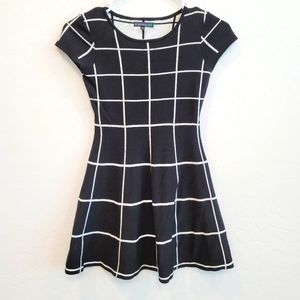 💕 My Michelle Girls Black & White Grid Print Dress Girl's Size Medium